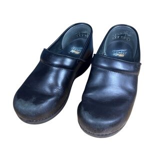 Dansko XP 2.0 Professional Leather Clogs – Sz 39 (US Women’s 8.5–9) – Black